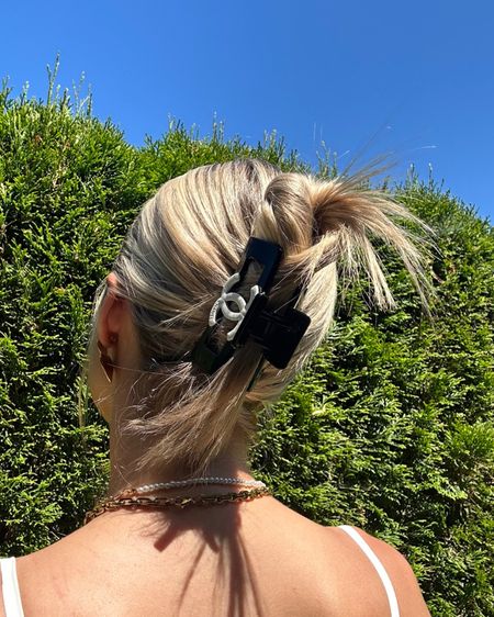 Cute hair clips for summer 🥹🫶🏻✨

#LTKbeauty #LTKstyletip #LTKFind