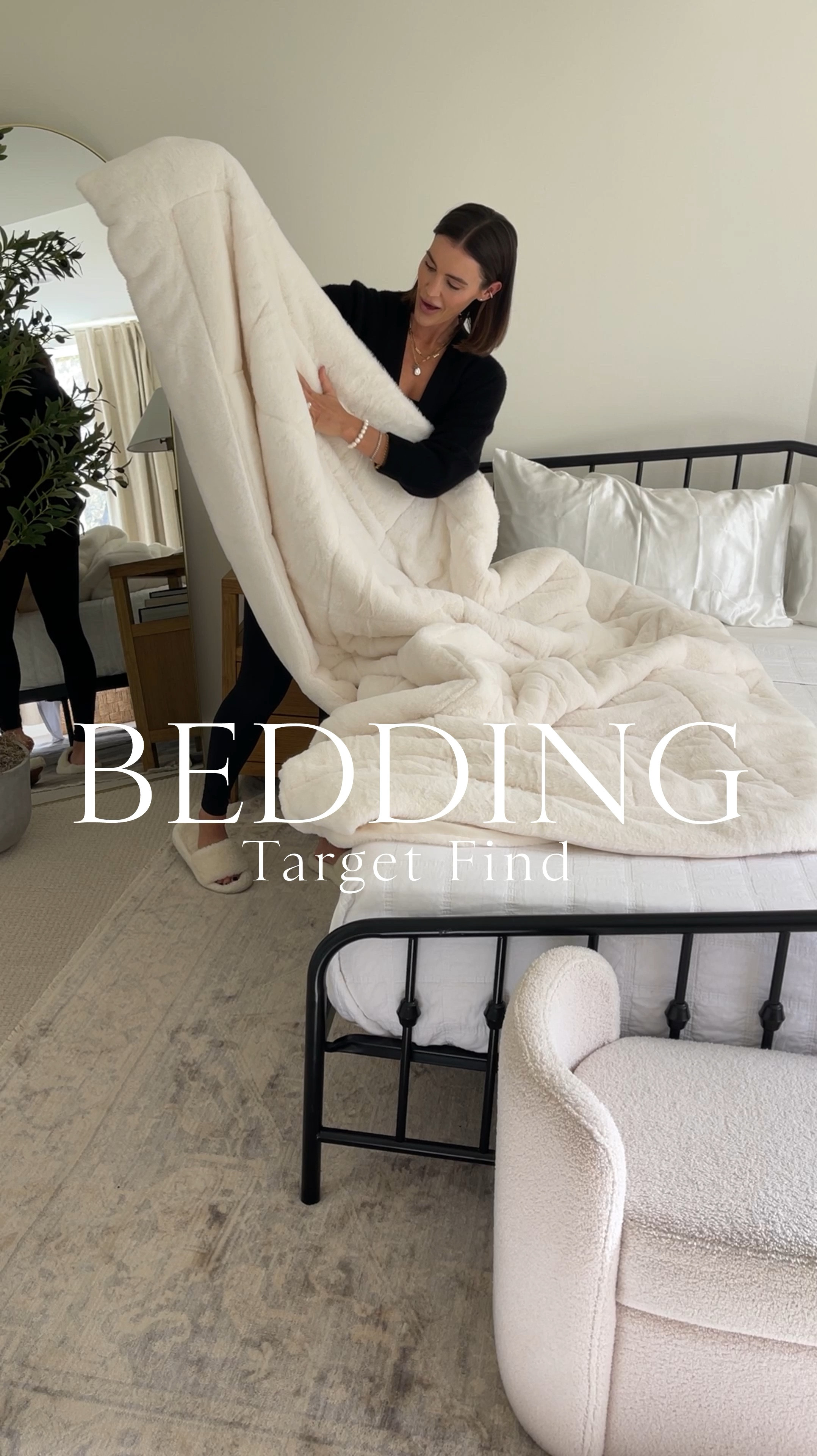 HOME \ new bedding find from Target!! THE coziest faux fur comforter and sham set - only $69 for a king 🤍 Add it to your bed this fall or winter for a warm layer👌🏻 Love the way it looks on my guest bed🛏️

Bedroom decor


#LTKFindsUnder100 #LTKVideo #LTKHome