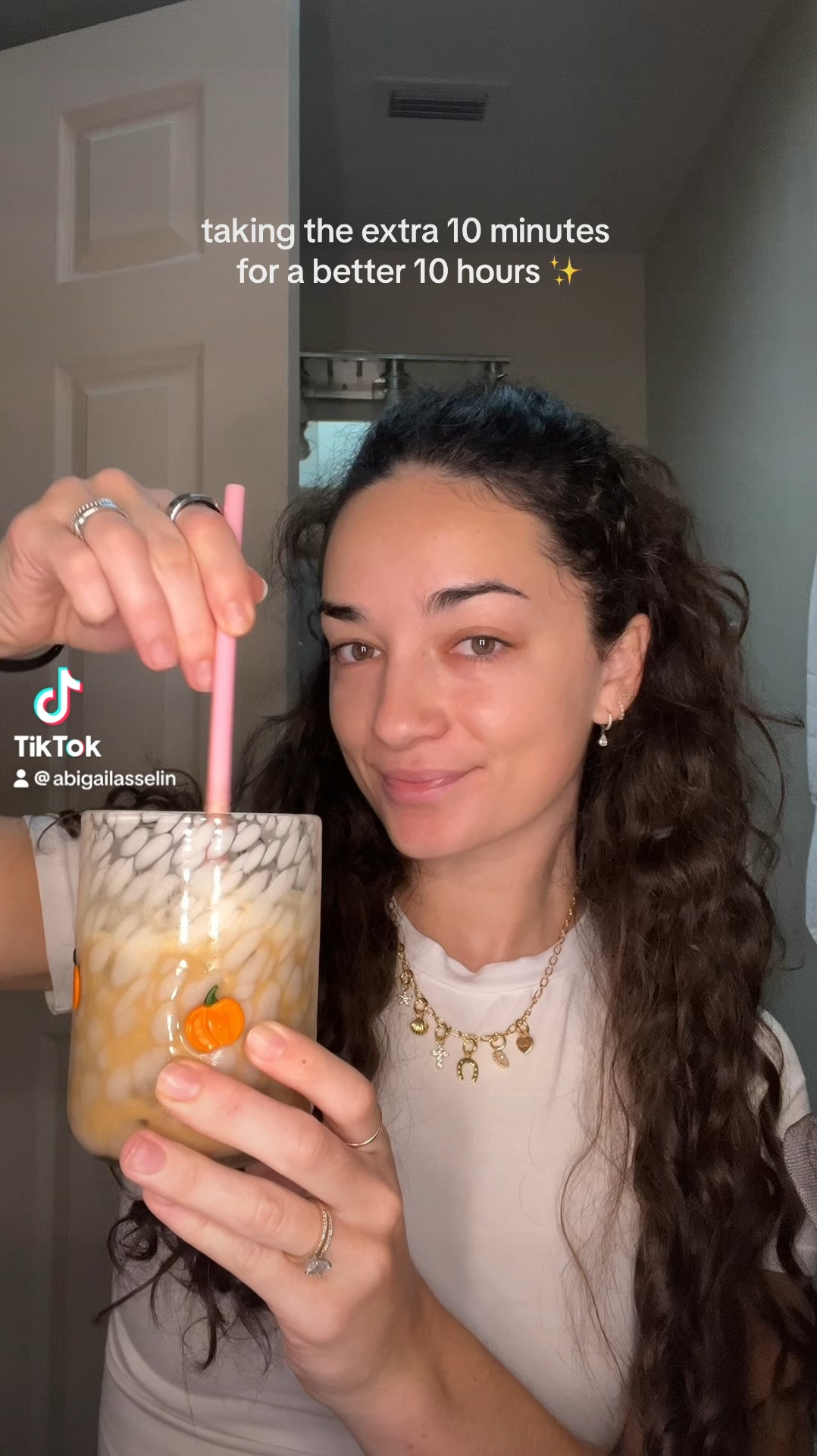 10 minute glowy & natural makeup - loving this trend 💛 shades and products below 


@merit great skin priming moisturizer
@typologyparis skin tint in t10
@merit bronze balm in seine
@itcosmetics sun blush in sunlit
@yensabeauty super serum concealer in fair 2
@hudabeauty easy bake powder in cherry blossom
@hourglasscosmetics ambient lighting powder in dim light
@subtlbeauty brow bff 3 in 1 in dark brown
@physiciansformula butter bronzer/contour palette in 1
@jonesroadbeauty just a sec eyeshadow in golden peach
@covergirl eye enhancer mascara in berry brown
@merit day glow in cava 
@urbandecaycosmetics all nighter setting spray
@maybelline lifter liner in line leader
@elfcosmetics glow reviver lip oil in honey talks

#LTKVideo #LTKBeauty #LTKFindsUnder50