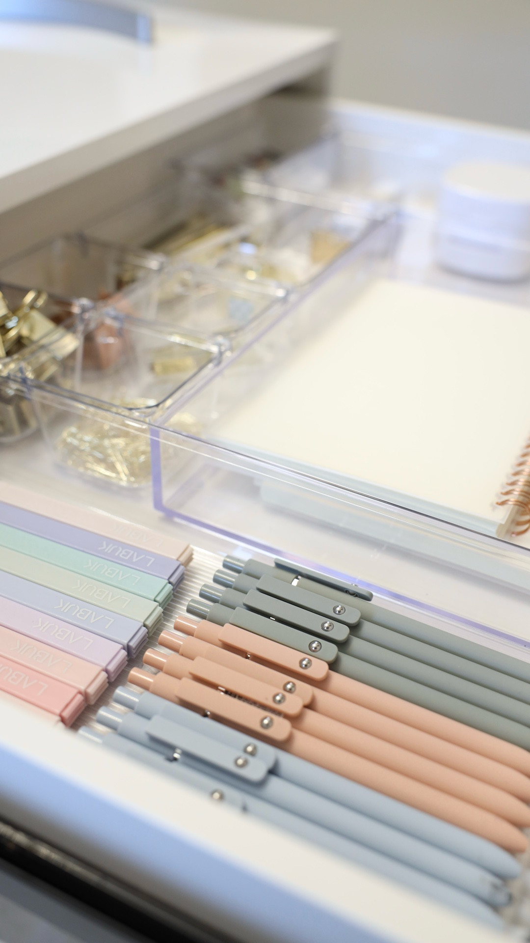 This drawer went from hot mess → main character vibes. All it took was a few organizers and some decluttering magic. Now everything has its place — and my desk finally feels like a space I actually want to work at.

Tap to shop my favorite organizing finds and recreate this look in your own home!

#DrawerOrganization #DeskOrganization #HomeOfficeStyle #WorkFromHomeSetup #OfficeMakeover #OrganizedLife #DeskGoals #SmallSpaceOrganization #OfficeInspo #DeskTransformation

#LTKHome #LTKFindsUnder50