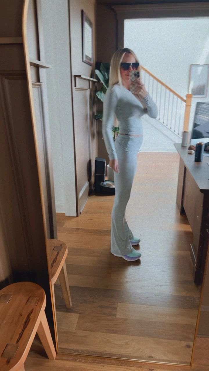 Comfy Amazon fit 🩶☁️

#LTKfitness #LTKstyletip #LTKVideo