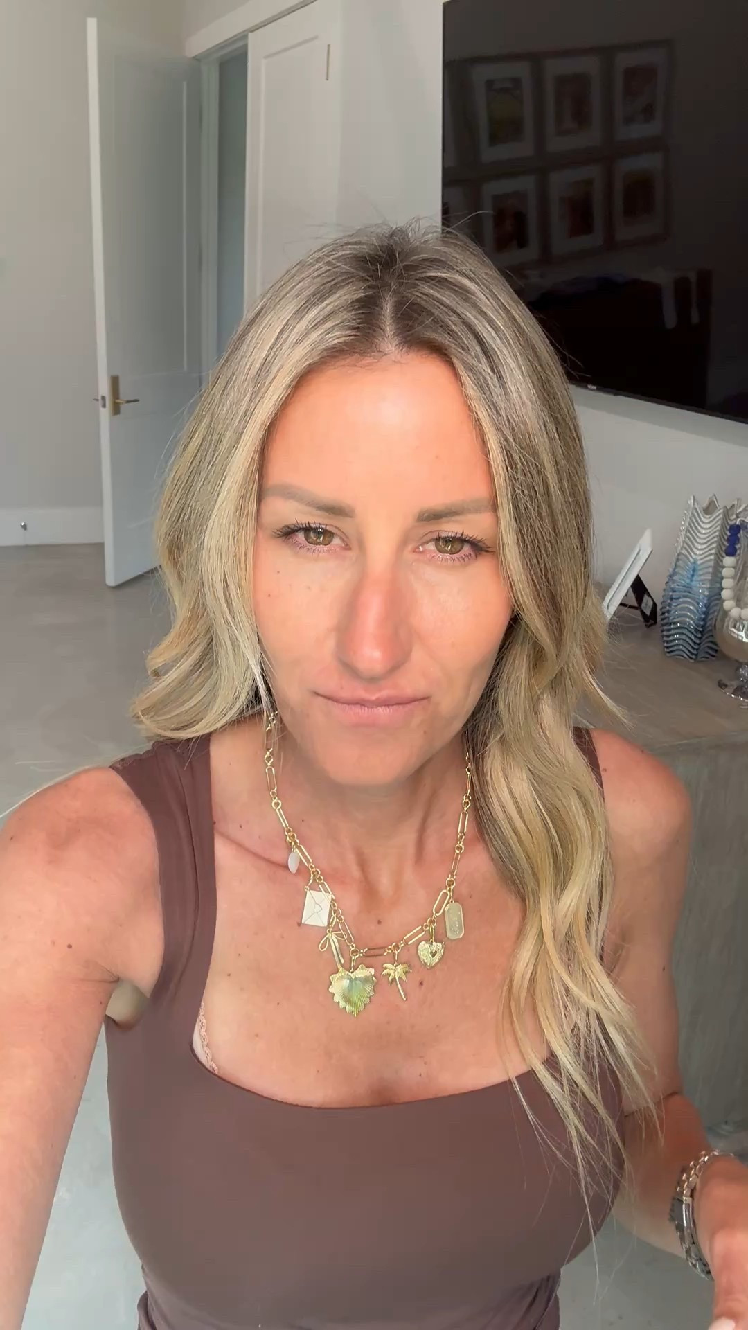 The perfect summer white jeans and tank! Comes in so many colors! #summeroutfit #whitejean #summerootd #tanktop #amazonfashion #levis #leviswedgiestraight