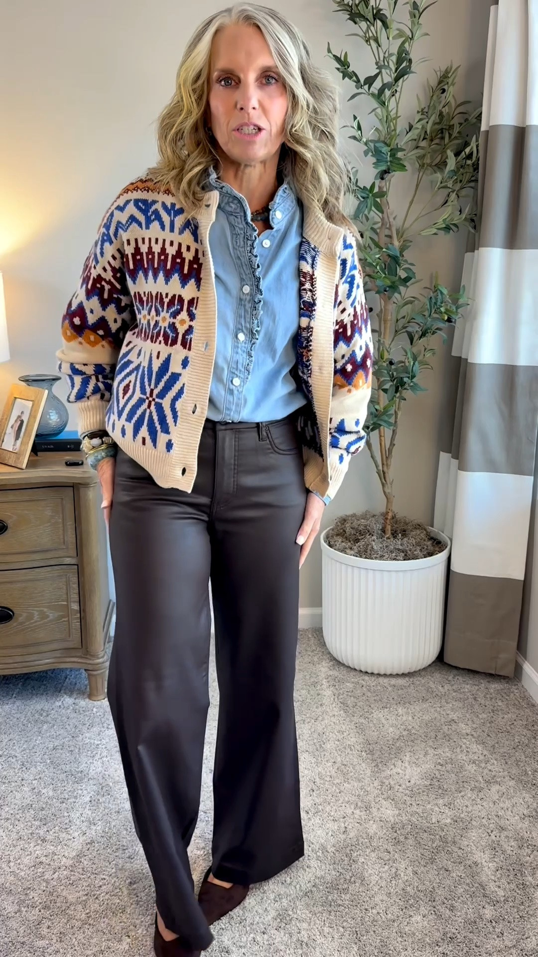 Wearing small
Sweaters, XS dress, 27 jeans/2 pants