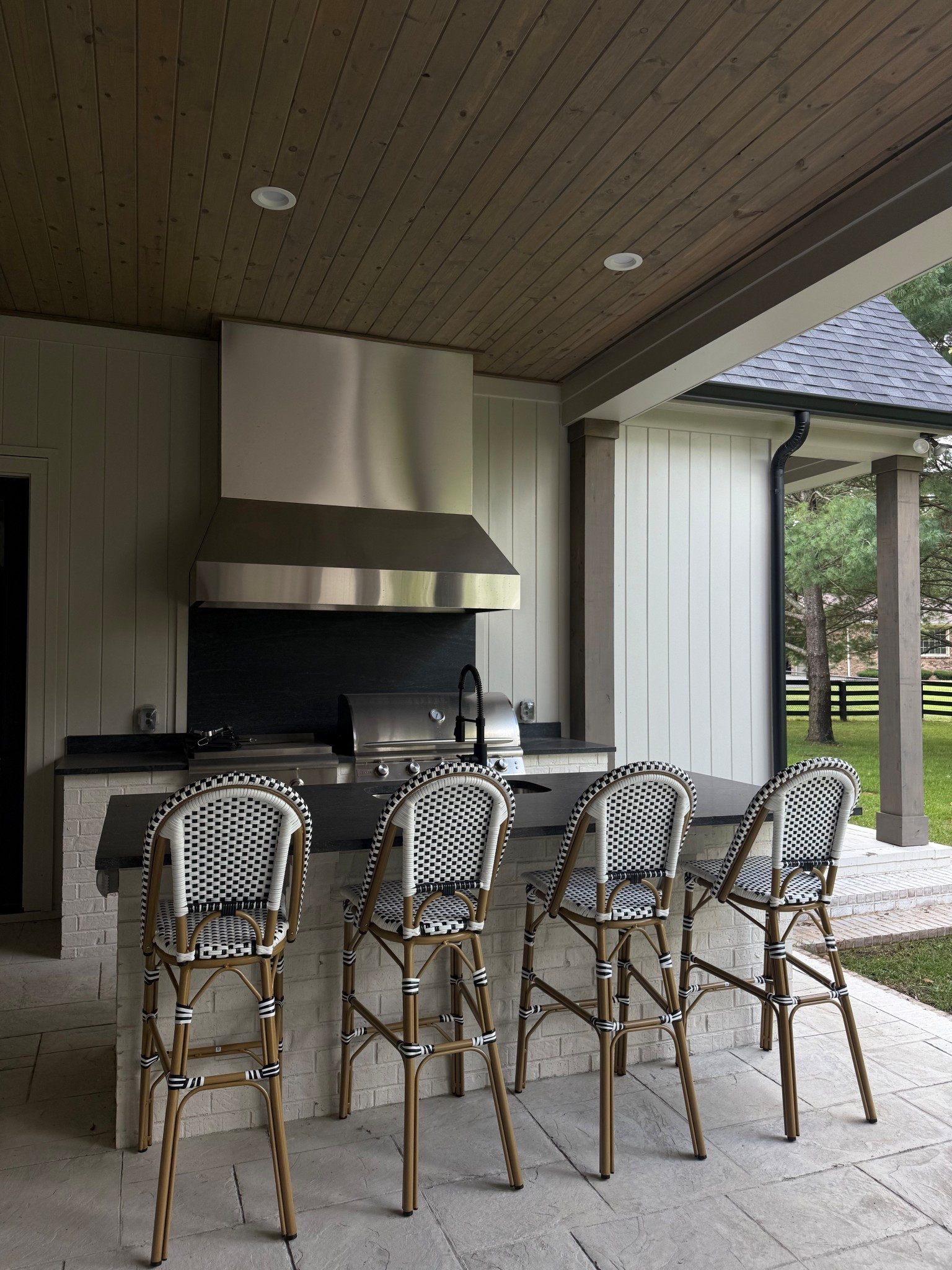 outdoor barstools have arrived 🫶🏽 

#LTKHome #LTKSeasonal