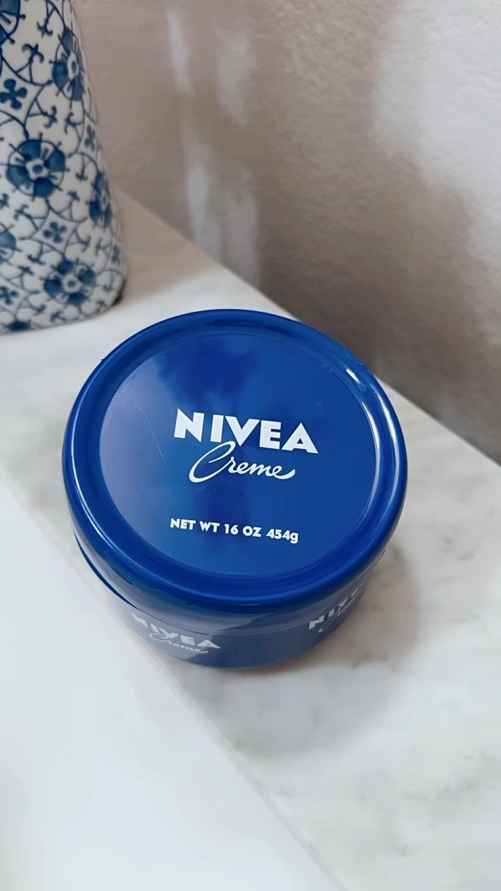 The best thick moisturizer. Does not feel greasy and absorbs well.


#LTKover40 #LTKfindsunder50 #LTKbeauty