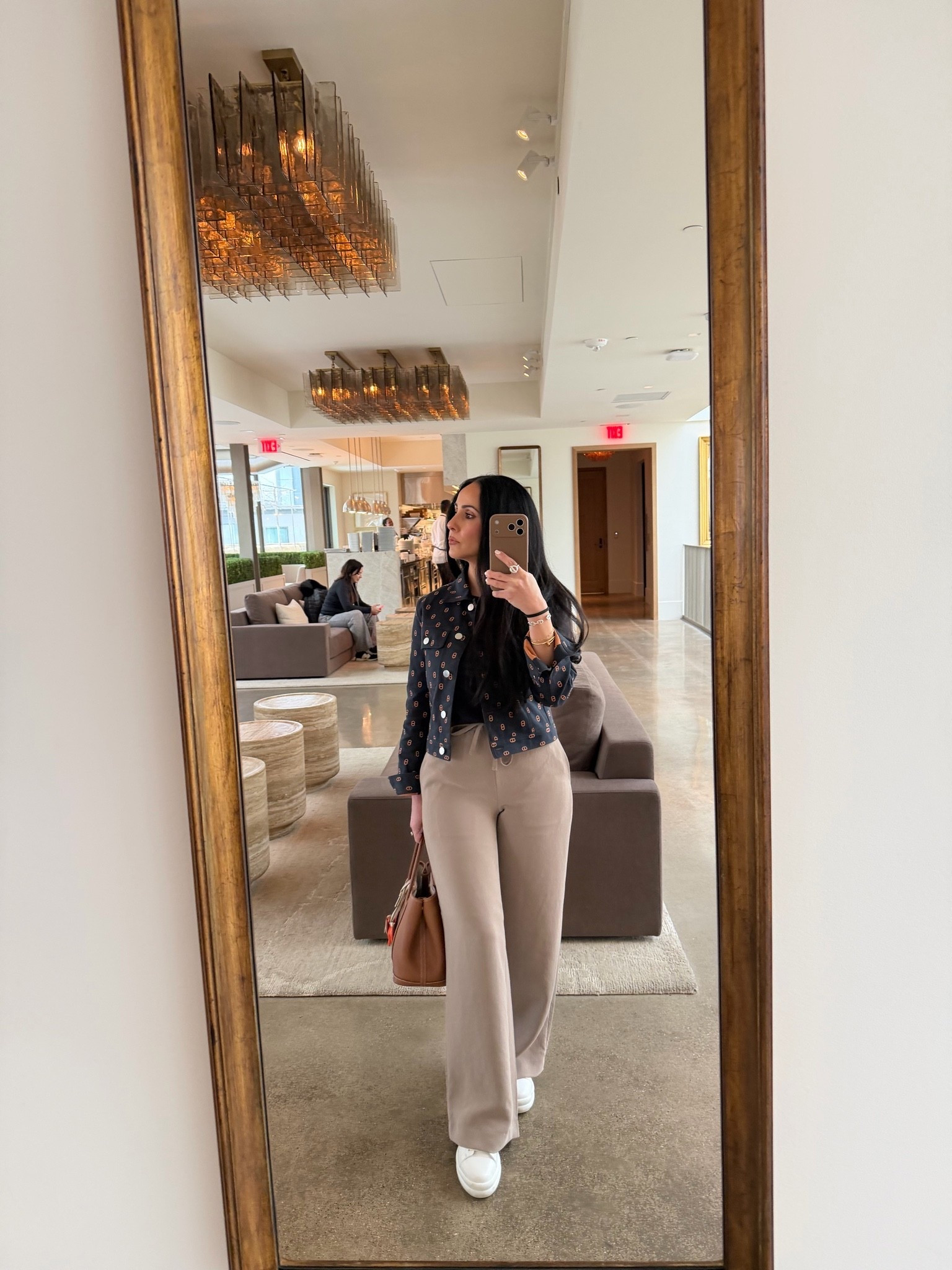 Aritzia sale! 
These are the lodge pants form Aritzia that I love so much. They are perfect for travel day too. 

Size: Xxs regular length 

Rita Salmo | petite fashion | lodge pants | Hermes |

#LTKPetite #LTKOver40