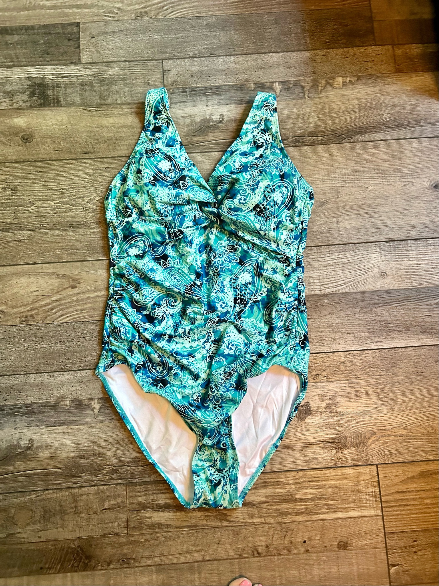 Such a great swimsuit for us midsize ladies who need bust support and appreciate a full coverage bum!! I have this one in 3 colors/patterns…it’s that good!

#LTKMidsize #LTKOver40