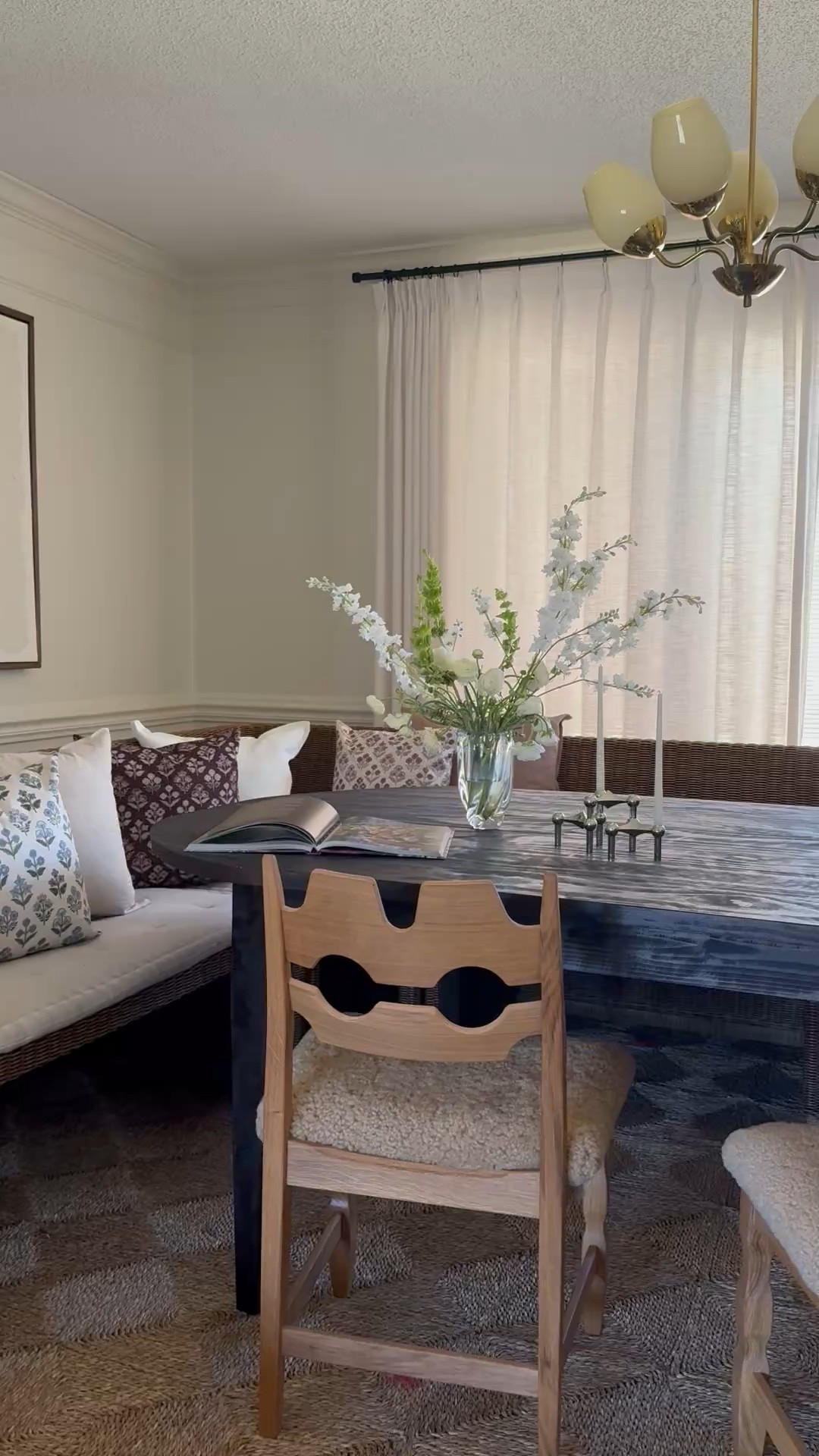 Spring home decor in our dining room.

Banquette
Dining bench
Dining room
Dining table 

#LTKSeasonal #LTKSaleAlert #LTKHome