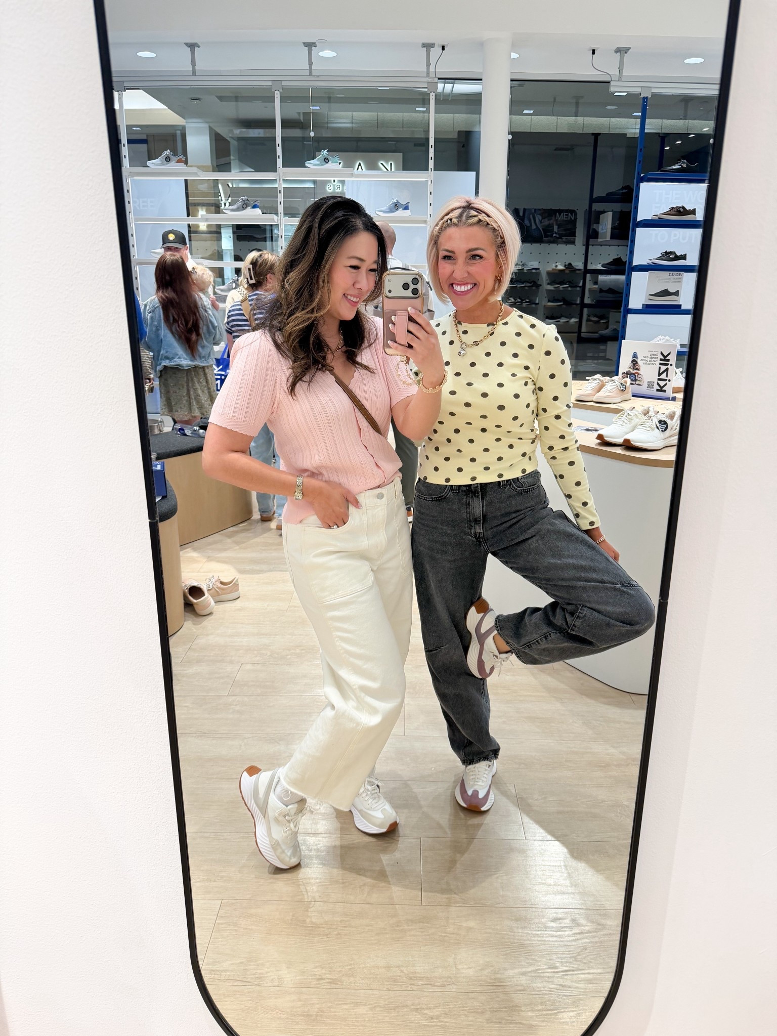 Moms night out outfits with hands free Kizik shoes!