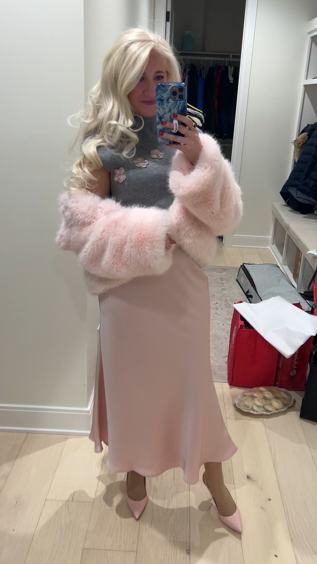 Who said holidays are dark colors only?? I rocked this beautiful soft pink outfit on Christmas Eve and it was very “me” 🎀🩰 
•
Top Zara: 5063/875/712 


#LTKgrwm #LTKSeasonal #LTKootd