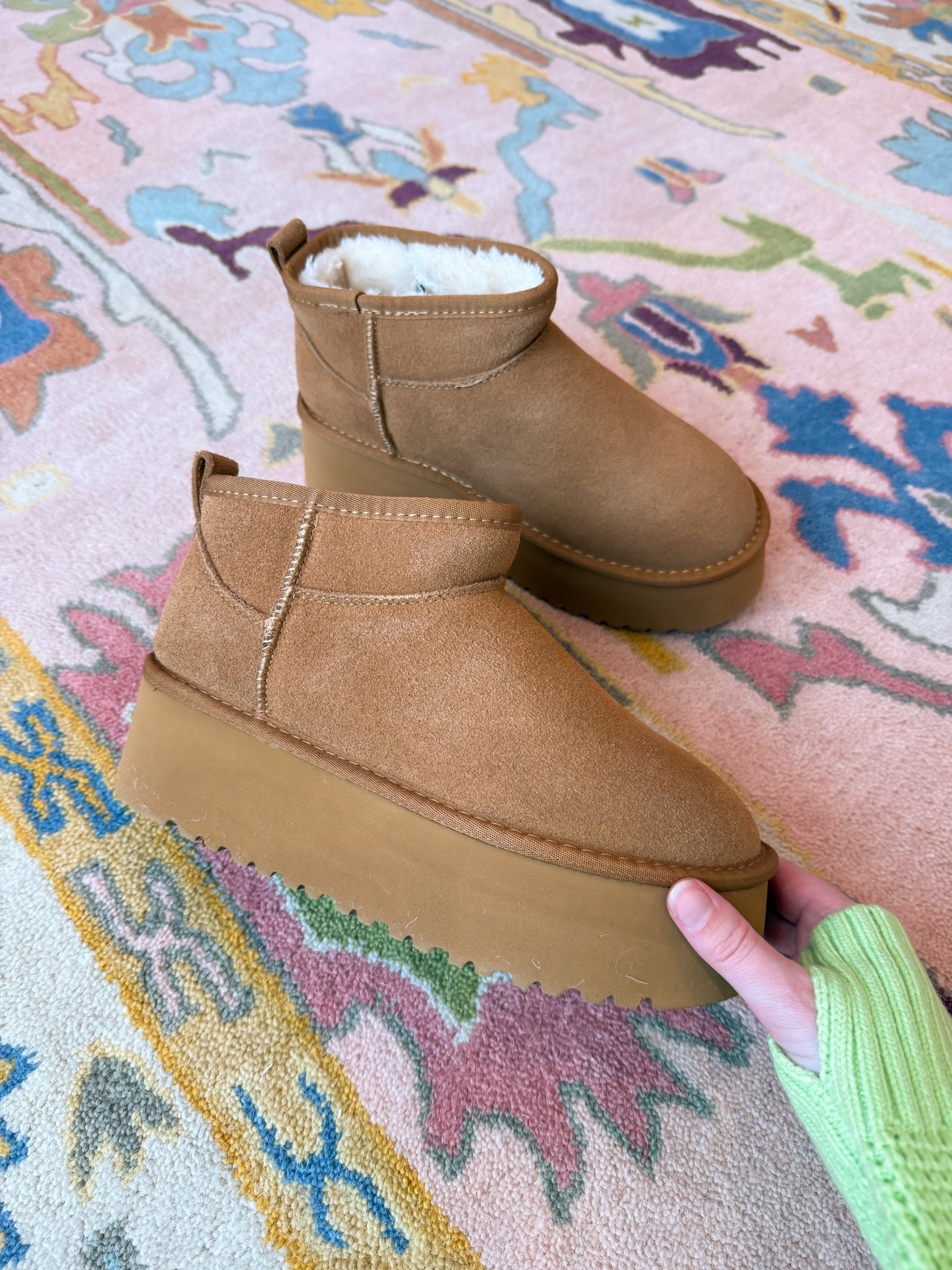 Platform Uggs for LESS
Size: 7