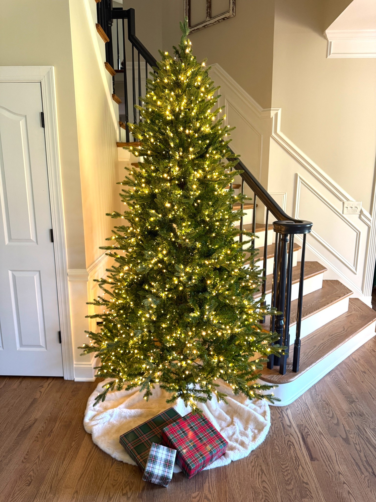 This is the pre-lit Christmas tree I picked up at Lowe’s this year and it is so beautiful. The twinkle lighting gives it the prettiest glow. Linking this one along with a few other gorgeous pre-lit tree options if you’re still deciding on your holiday style.
#ad #LowesPartner @loweshomeimprovement



#LTKSaleAlert #LTKHome #LTKHoliday