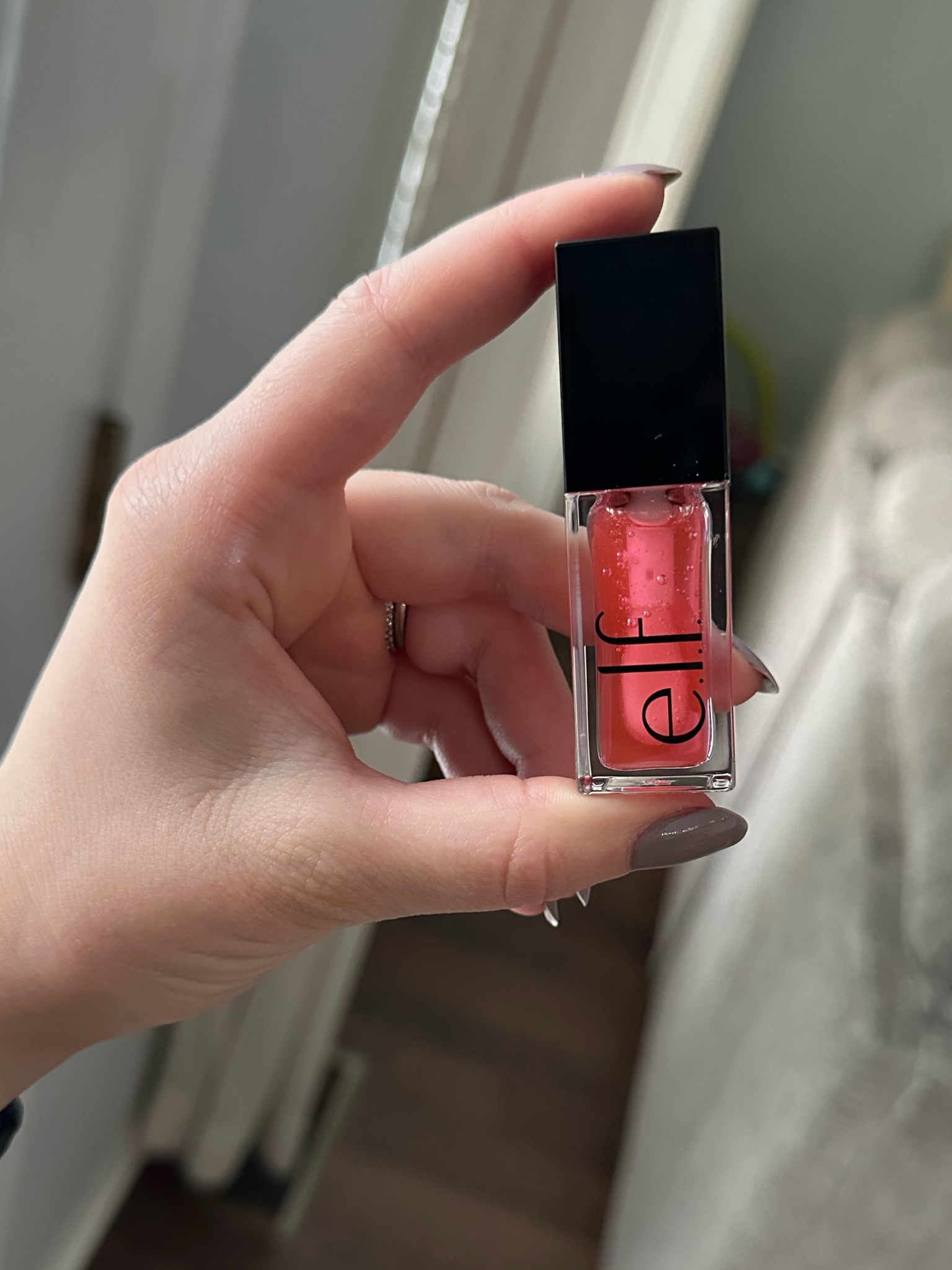 Wow, do not sleep on these $8 lip oils from elf. Formula is so good. They’re sheer so don’t be afraid of bright colors. This one is in pink quartz 

#LTKbeauty