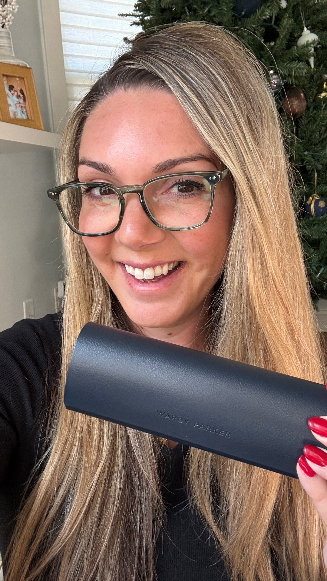 Unboxing my new glasses from Warby Parker 🤓 

#LTKOver40 #LTKSaleAlert #LTKFindsUnder100