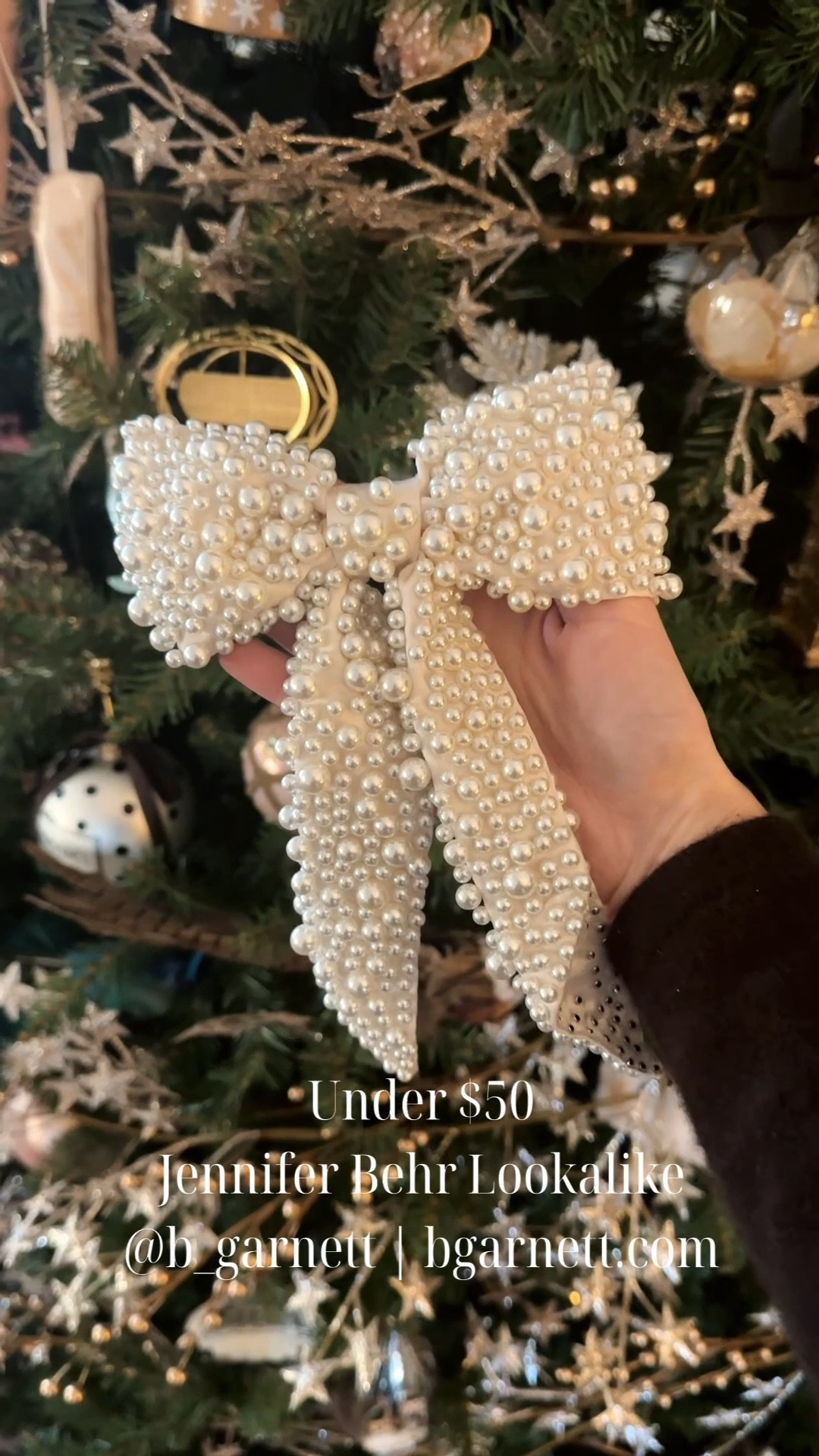 Quite possibly the best Jennifer Nehr lookalike I have e r found. Perfect for the holidays or brides (and it comes in Black!!) 

Under $35

Yes I 100% got it for myself as a stocking stuffer. How could I not? 

Hair bow | stocking stuffers | brides | gifts for her | stocking stuffer for her | bride to be | wedding | Jennifer Behr | Jennifer Behr dupe 

#LTKWedding #LTKHoliday #LTKGiftGuide