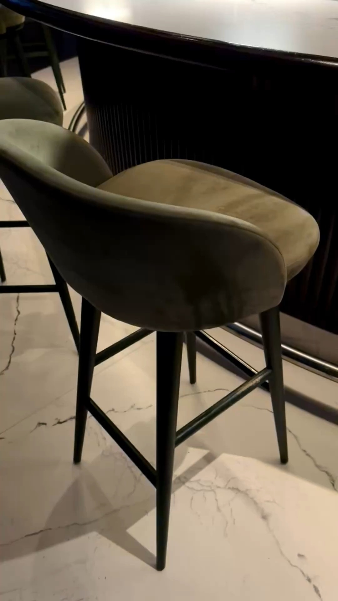 Friday evening mood — pull up a bar stool, pour a drink, and let the weekend begin. #BarStools
#FridayEvening
#HomeBar
#WeekendMood
#KitchenStyle
#GatherInStyle

#LTKSaleAlert #LTKHome #LTKFestival