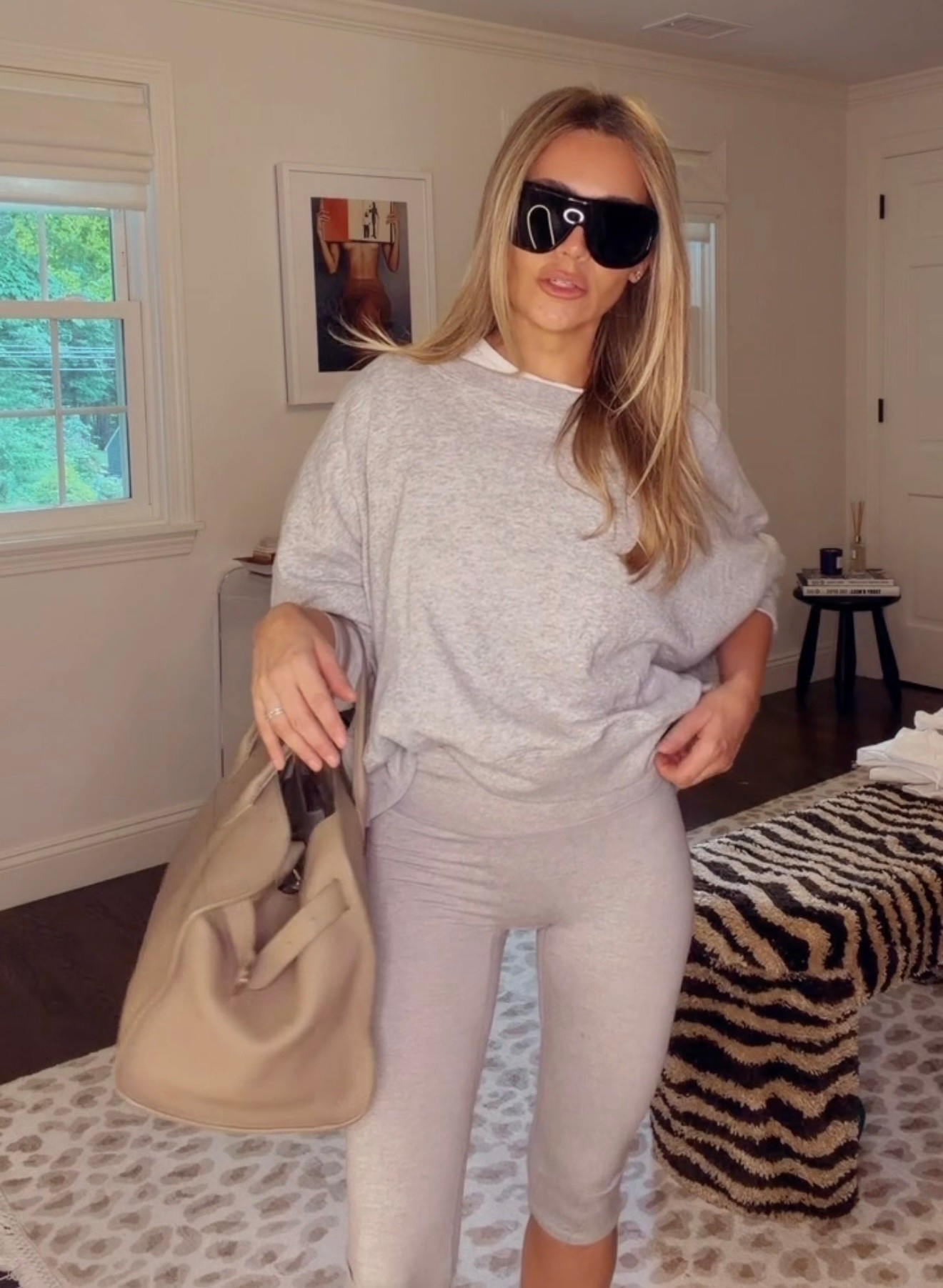 Airport look ✈️ bag is the row Margaux size 17 I found 1 on the real real 
Capris small 
Tee Xs 
Sweatshirt Xs