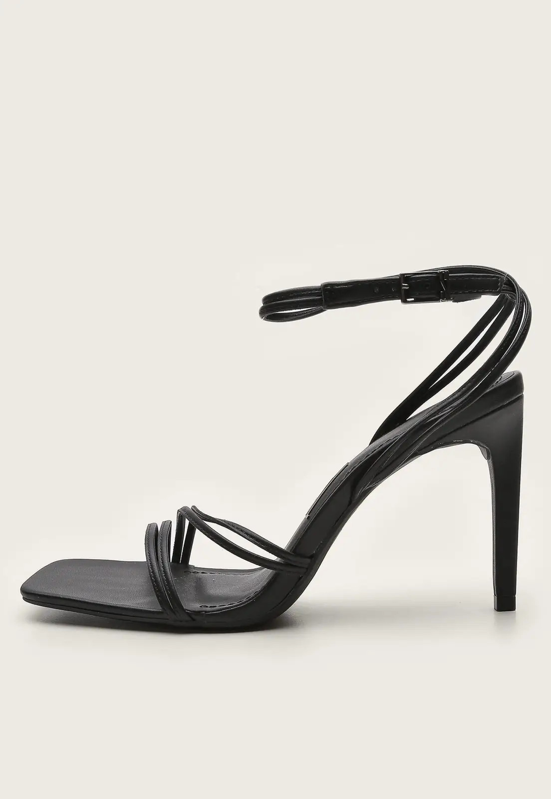 Sandália Santa Lolla Tiras Preta | Dafiti (BR)