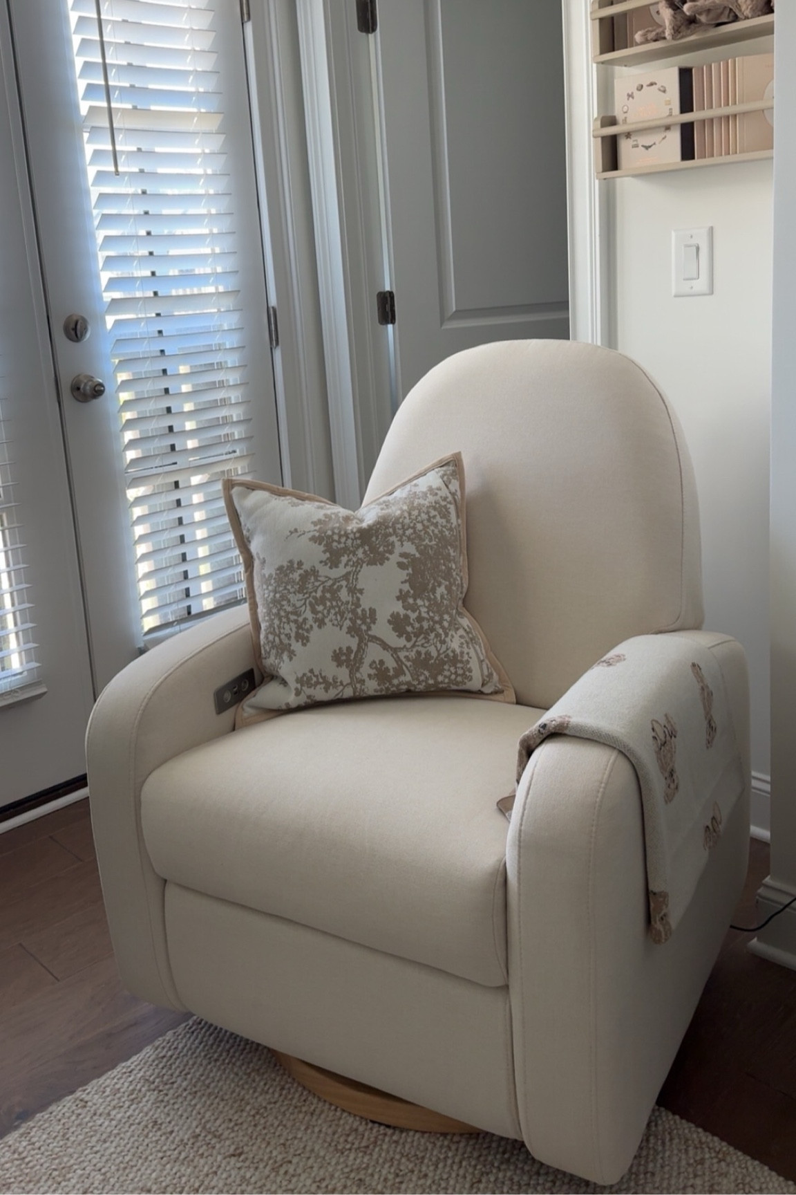 nursery chair of my dreams 🤩