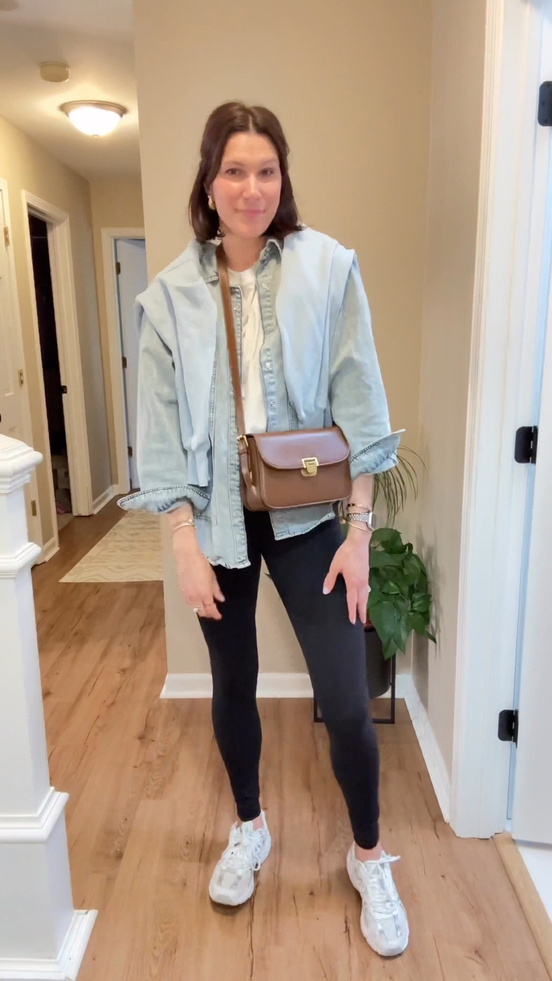 Cute and cozy for a movie date night

Casual cozy, leggings outfit, new balance sneakers, brown crossbody, oversized denim shirt, Zella leggings

#LTKFindsUnder100 #LTKStyleTip #LTKShoeCrush