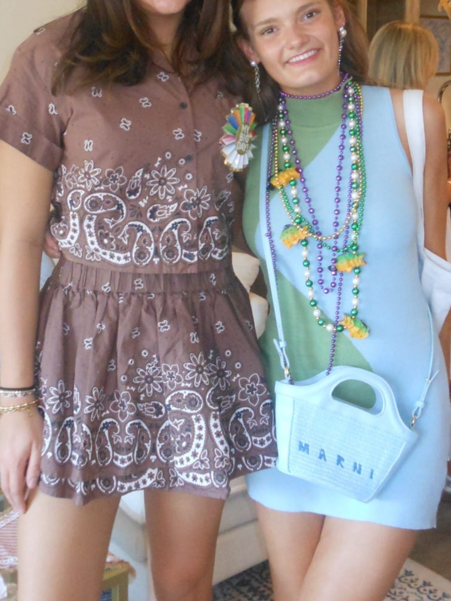 Collier Collective does birthday chic with a little western twist 🤎✨

Boots, bandana print, and that soft chocolate brown that just hits every time. She’s sweet but she’s styled. Meanwhile I went pastel party girl with layered beads and the tiniest statement bag because Collier Collective believes accessories are the outfit.

Best dressed at the birthday function? Obviously. #ootd #fit