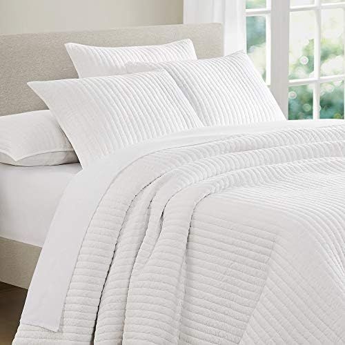 SHALALA New York Reversible Quilt Set - 2 Quilted Pillow Shams and a Soft Cotton Jersey Coverlet - C | Amazon (US)