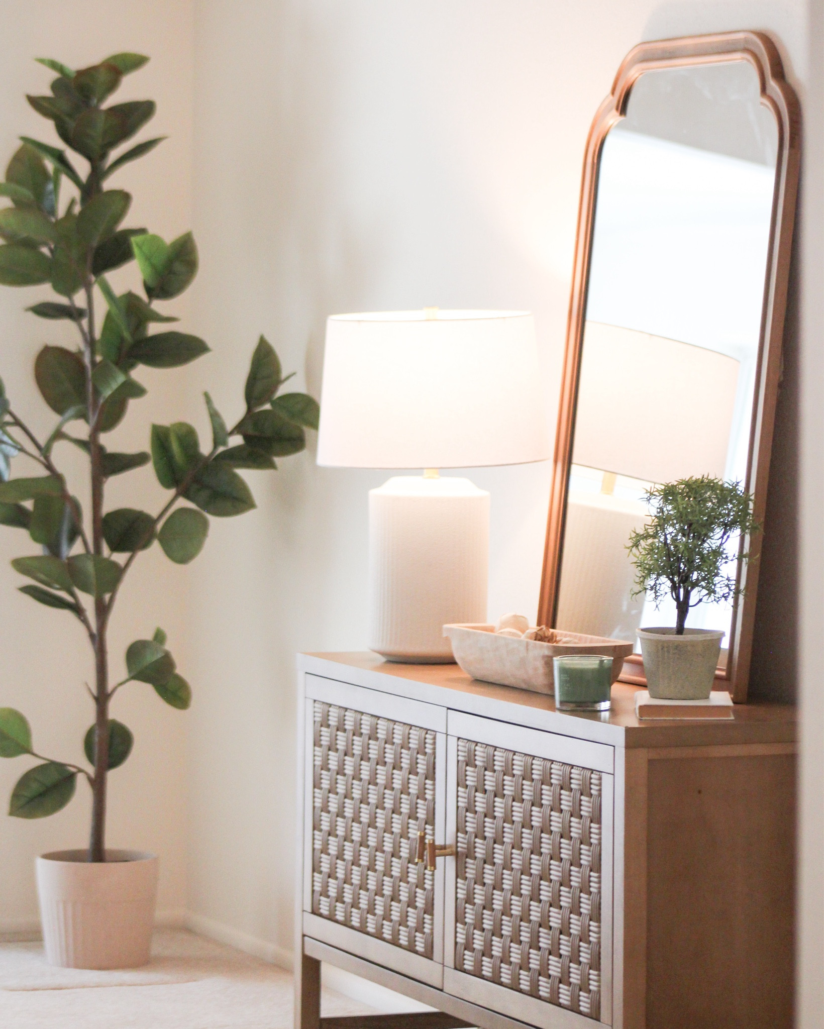 This quaint sitting room is the absolutely cutest! From our Kalama valley project.

#LTKHome #LTKVideo