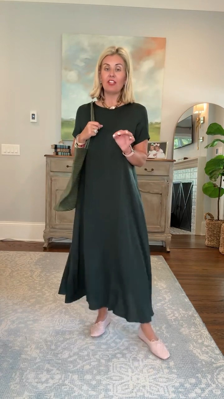 It’s August so who has time to add “what to wear to your mental load? Yall, @quince gives us the best quality at affordable prices combined with class style. That’s a win if you ask me!

Sizing: 
Blue floral dress- size xs
Green washable silk dress- size XS
Brown and white midi dress- size small

#quincepartner

#LTKdayinmylife #LTKootd #LTKmomlife