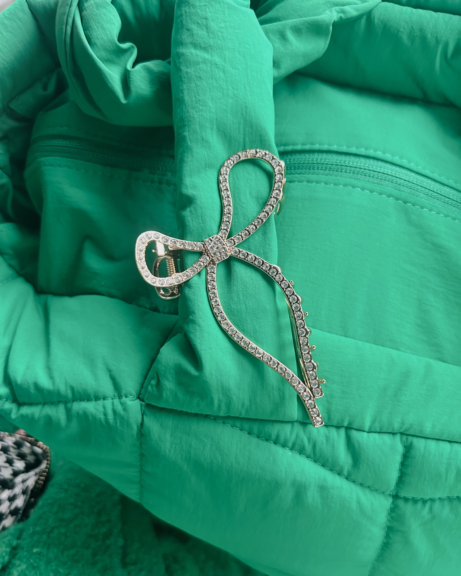 the cutest Christmas bow claw clip that I found at Target last night. Would be a super cute stocking stuffer idea 

#LTKbeauty #LTKHoliday #LTKGiftGuide