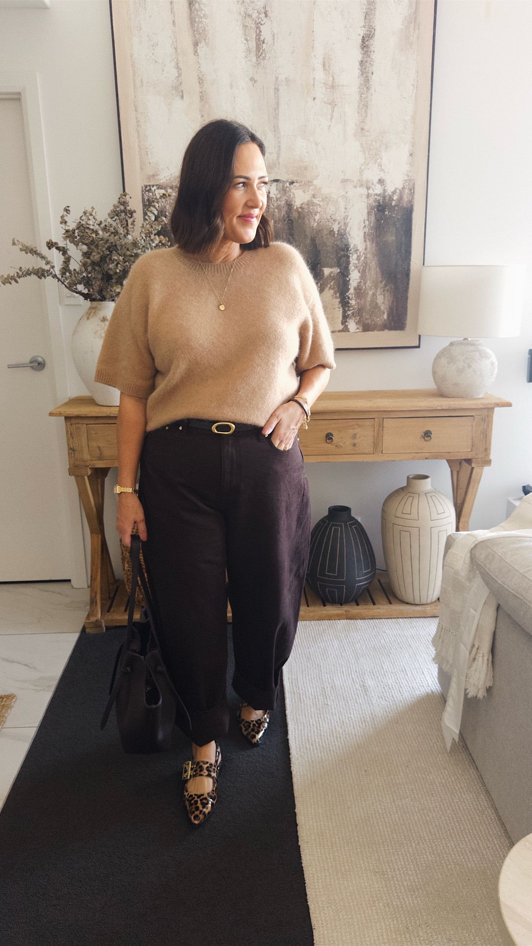 Chocolate denim is having a moment… and I’m here for it 🤎

Loving this barrel leg style — relaxed through the hips and thighs with a more defined waist. Such a flattering option if you’re shaped like me (14–16, fuller bottom half).

Paired back with a soft neutral knit for that effortless, trans-seasonal feel.

Some pieces I’m wearing aren’t current, so I’ve linked the closest alternatives for you to recreate the look ✨

🤍 Wearing a size 16 in the jeans & M in the knit! 

#LTKmidsize #LTKstyletip #LTKaustralia
