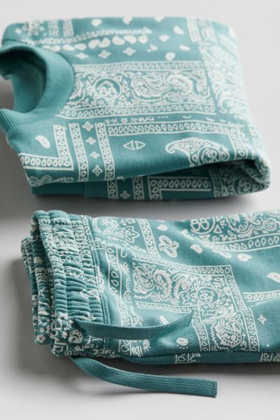 2-piece printed sweatshirt set | H&M (UK, MY, IN, SG, PH, TW, HK)
