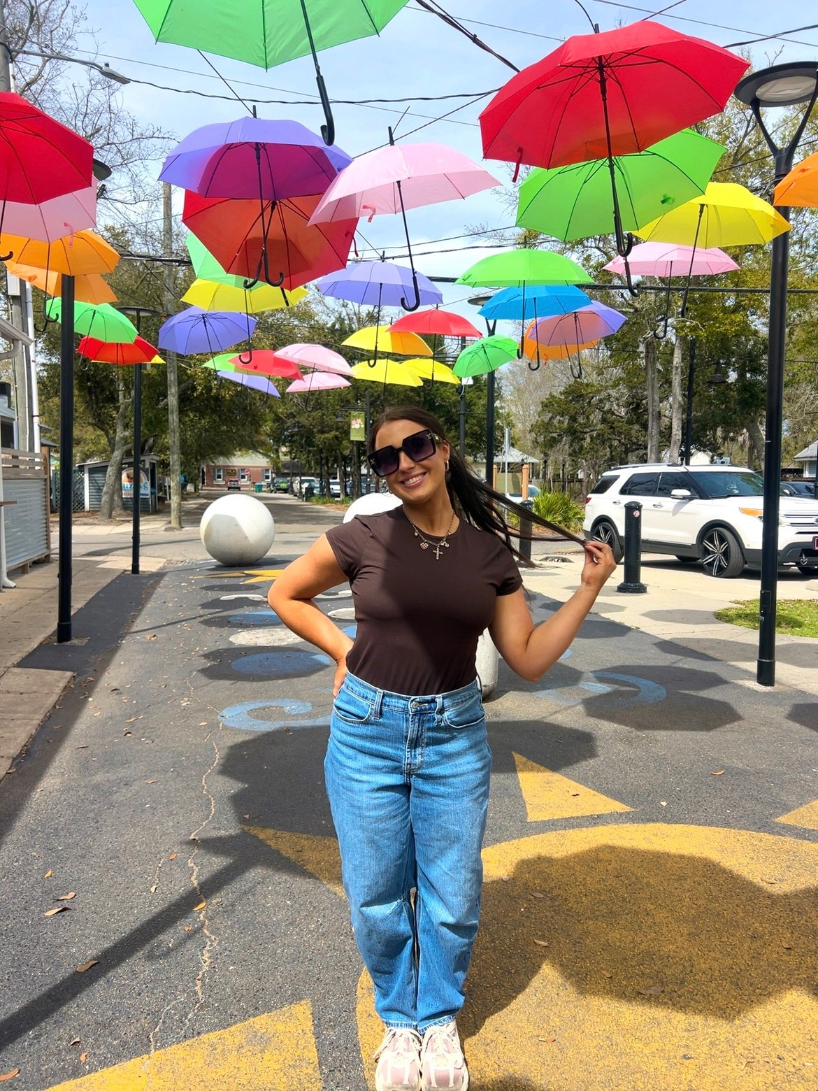 Old Navy barrel jean outfit 

#LTKSaleAlert #LTKootd #LTKdayinmylife