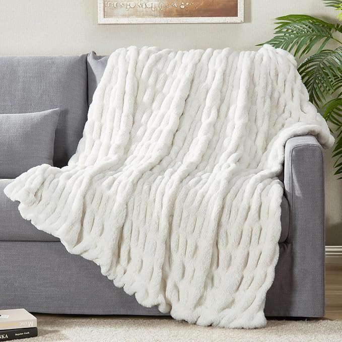 DREAMNINE Luxe Thick Fluffy Ruched Faux Rabbit Fur Throw Blanket for Couch 50" x 60", Decorative ... | Amazon (US)