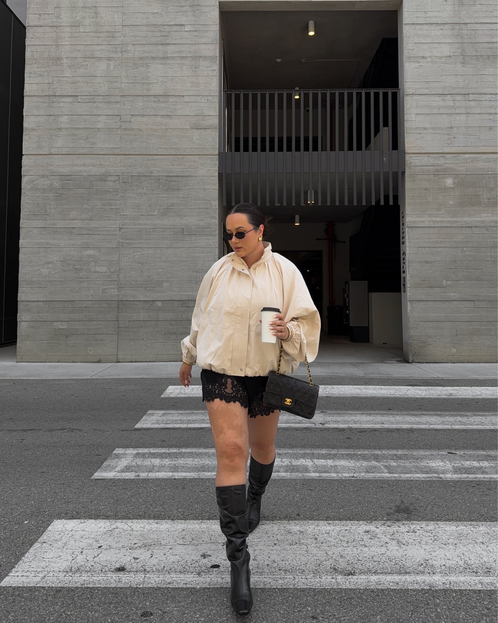 Tell a friend to tell a friend….. she’s baaaaaack (in one of her fav photo spots) 🖤

#casualchicstyle #summeroutfitideas #summeroutfitinspo #minimalstreetstyledaily