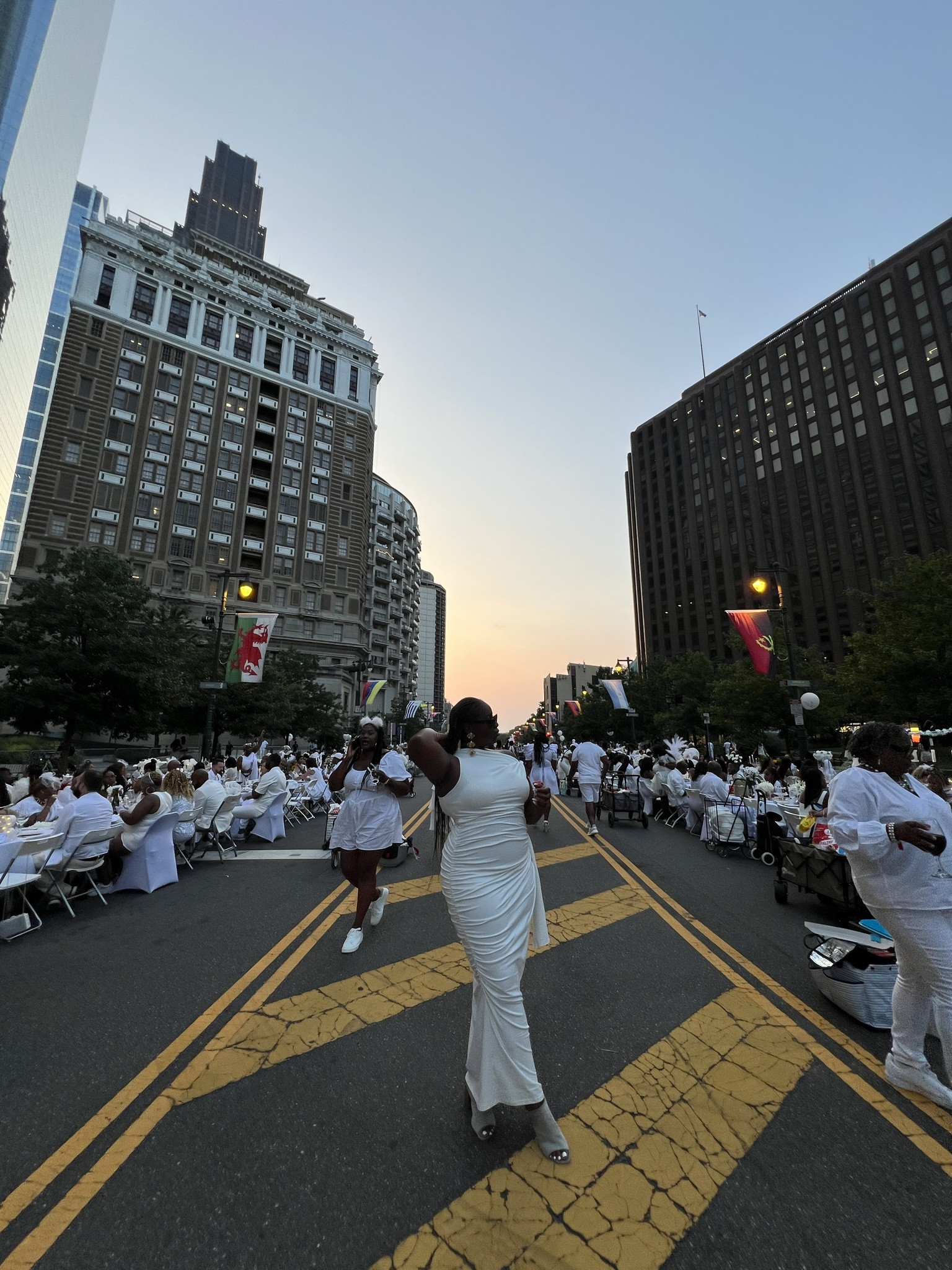 all WHITE for a date in LovePark| Dîner En Blanc☁️🤍🦢🤍
Dress: L
5’8, 14-2XL 
#allwhite #dinerenblanc #DEBPHL24

#LTKplussize #LTKparties #LTKfindsunder50