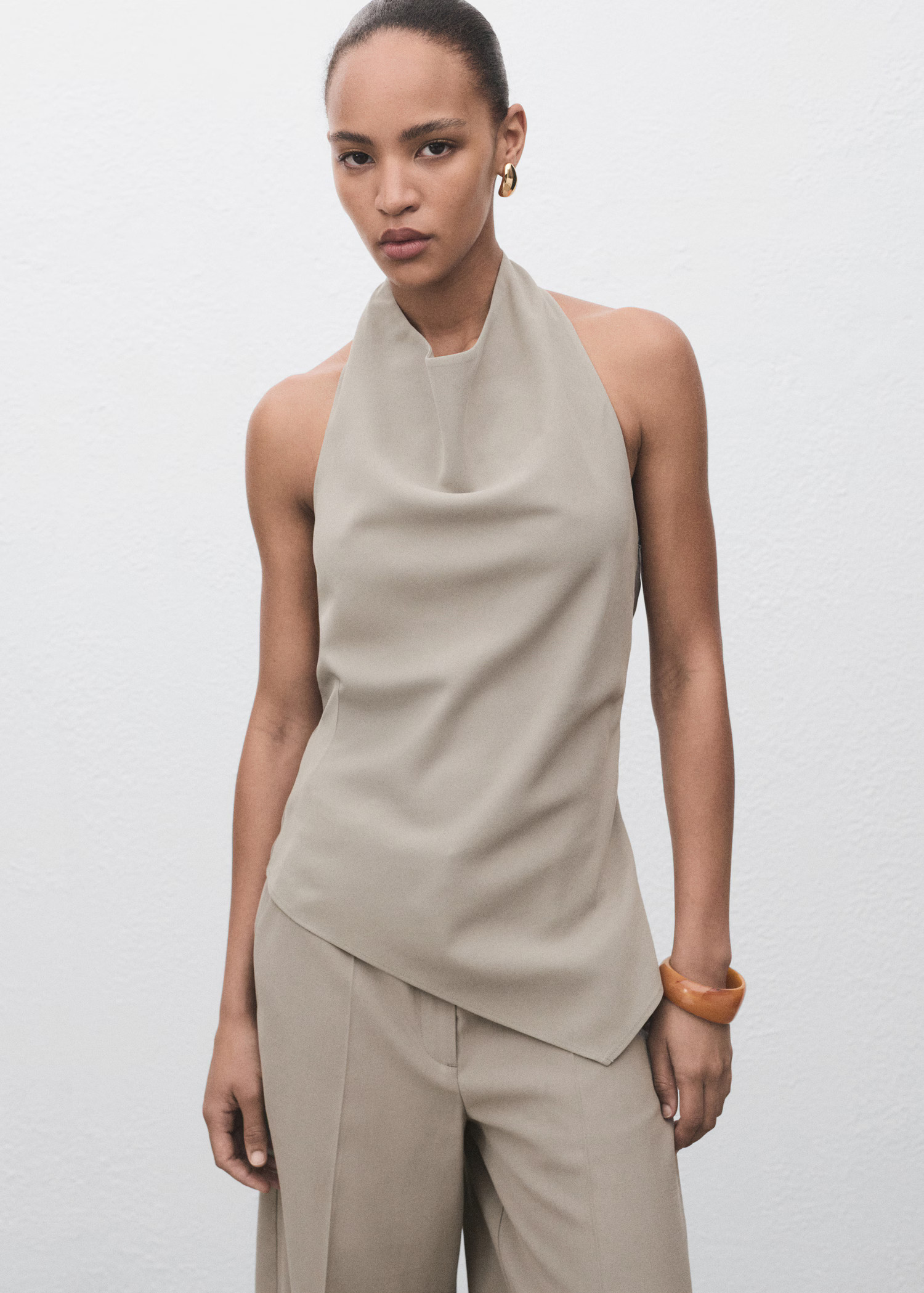 Asymmetrical open-back top | Mango (US/MX/AU)