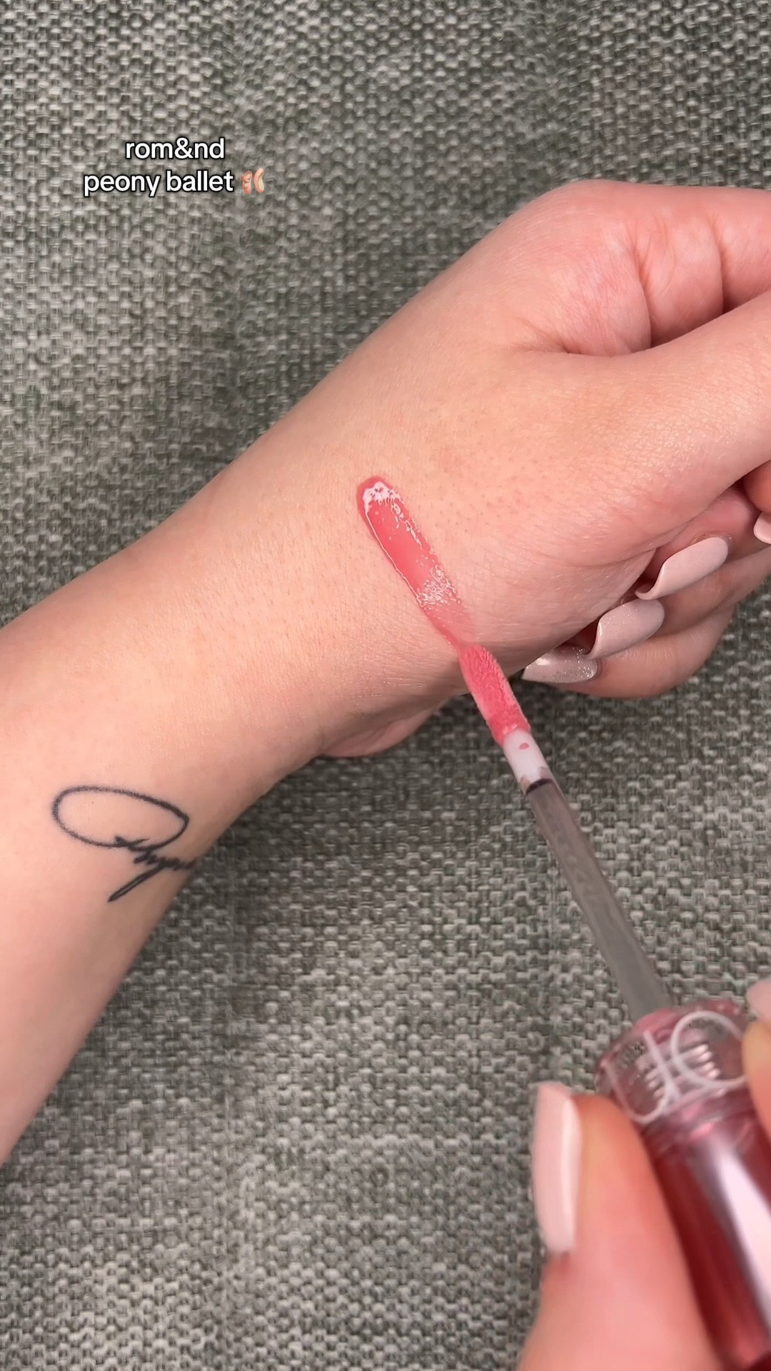 such a pretty lip gloss in the shade peony ballet 🫦🩰



#LTKGiftGuide #LTKCyberWeek #LTKBeauty