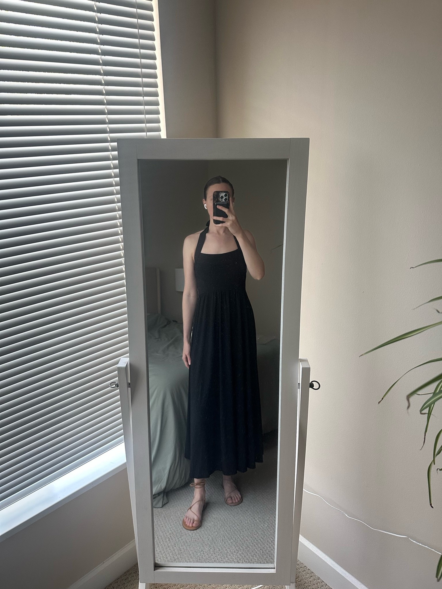 The most stunning Hill House Black dress

Wearing TTS Small

#LTKootd #LTKgrwm #LTKmomlife