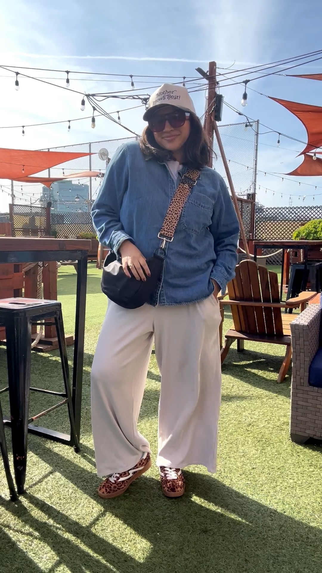 Mom ootd, comfortable & trendy, perfect for running errands or chasing your kids at the park

#LTKmomlife #LTKootd