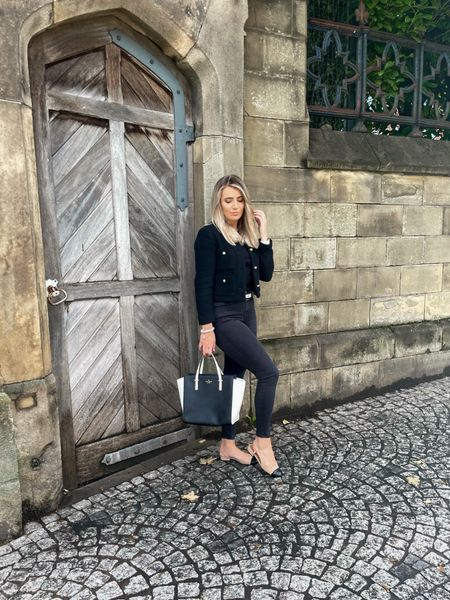 ‘twas the night before black friday…so I thought an all black outfit was only appropriate 🖤 

Black Tweed Jacket / Chanel Dupe Ballet Pumps / Black Skinny Jeans / Tote Bag

#LTKsalealert #LTKSeasonal #LTKunder50