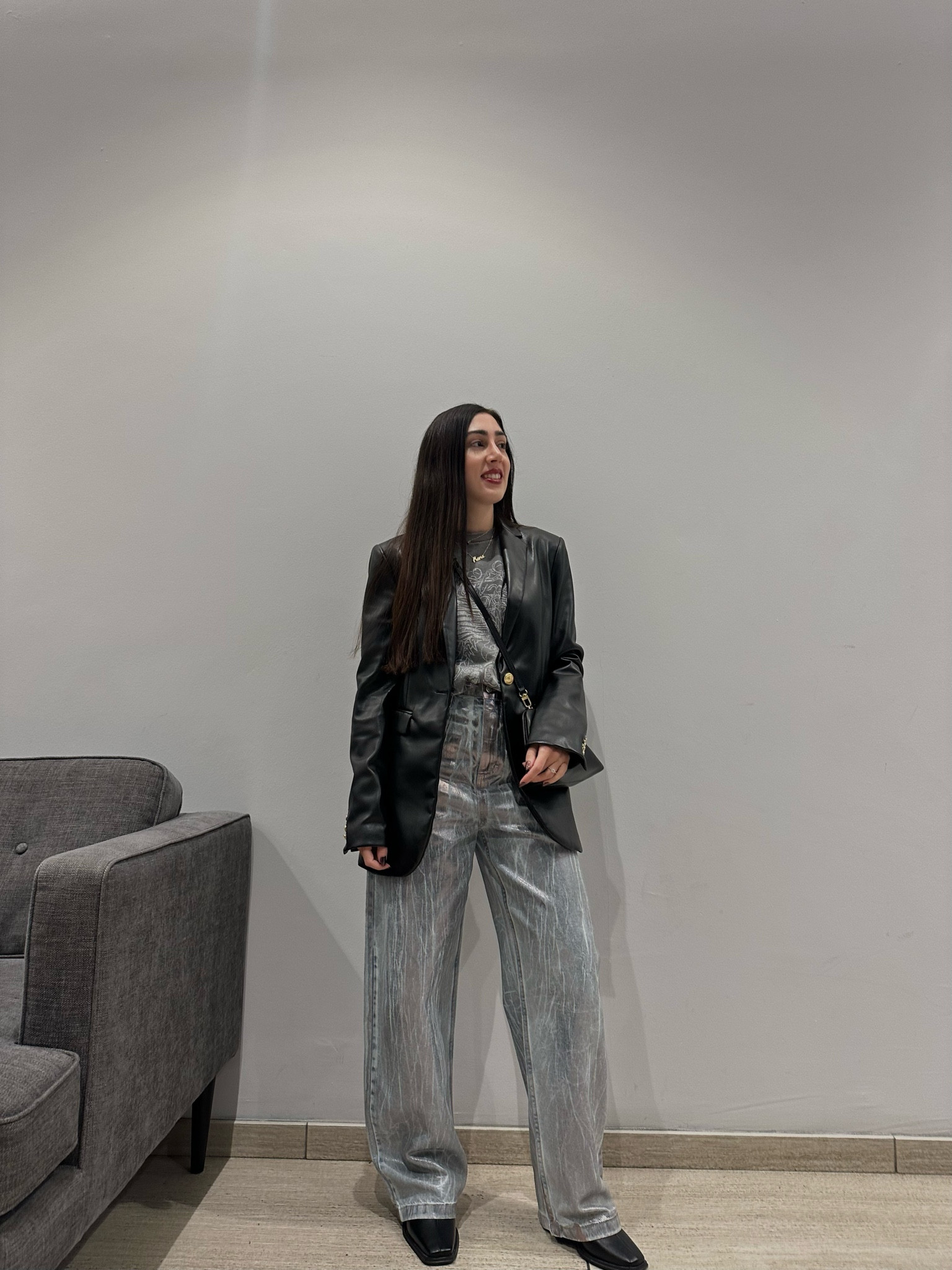 Obsessed with these foil baggy jeans🩶

#LTKeurope #LTKfindsunder50 #LTKstyletip