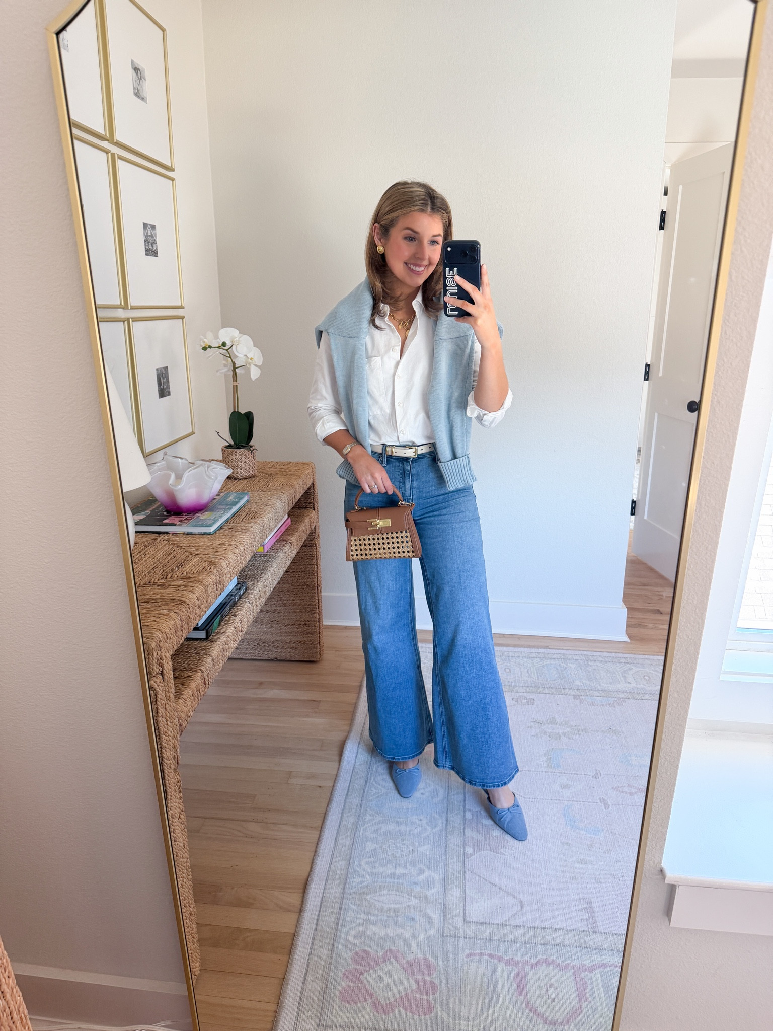 Easy outfit idea for spring! Wearing an XS in button and and 26 in jeans 