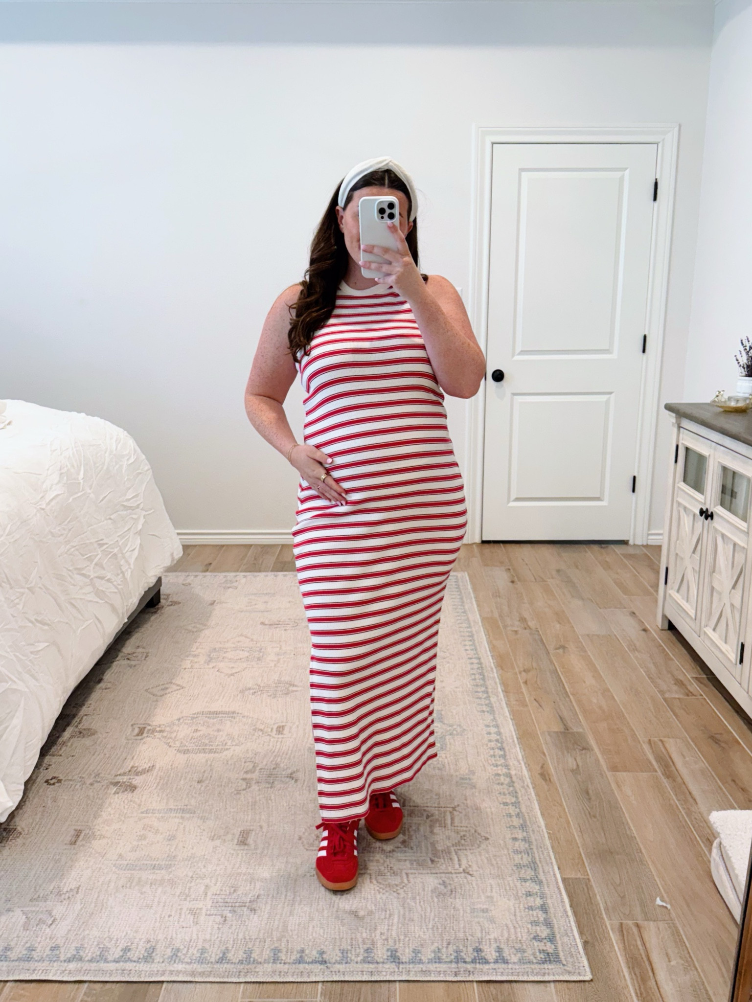 wearing a size large in the dress! Perfect for the bump! 

#LTKBump #LTKShoeCrush #LTKSeasonal