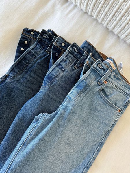 3 pairs of petite-friendly @levis. 1. 501 Original Cropped jeans in the 26” inseam 2. Wedgie Straight Fit jeans in the 26” inseam 3. Ribcage Straight in the 27” inseam. #LevisLTKPartner #Levis