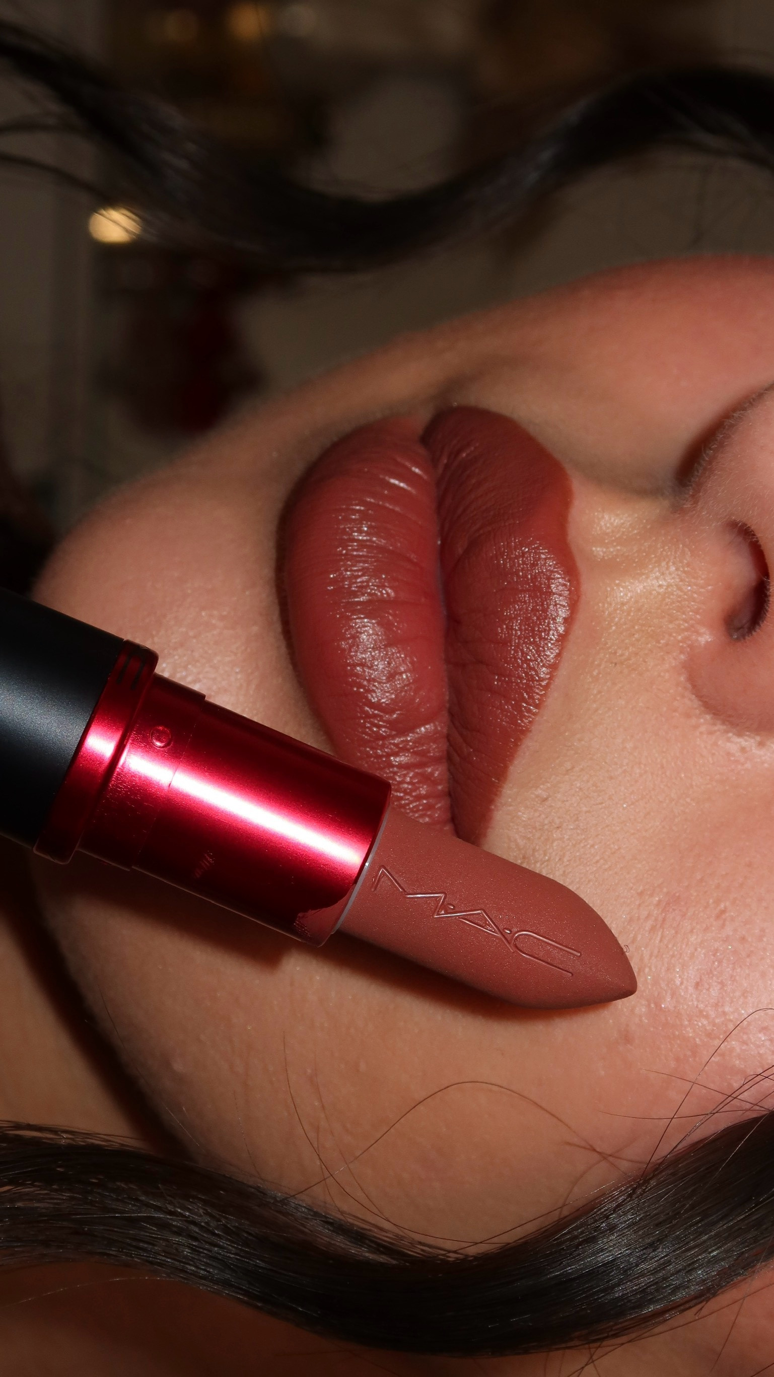 This rusty brown lipstick 🤤🤤

@maccosmeticsuki viva glam lipstick “viva equality”

you can save 20% on @lookfantastic with code LFTFNAOMIM (affiliate) 

Please do not use/repost my content without my permission.

#makeup #lipproduct #lipstick #mattelipstick #lipcombo