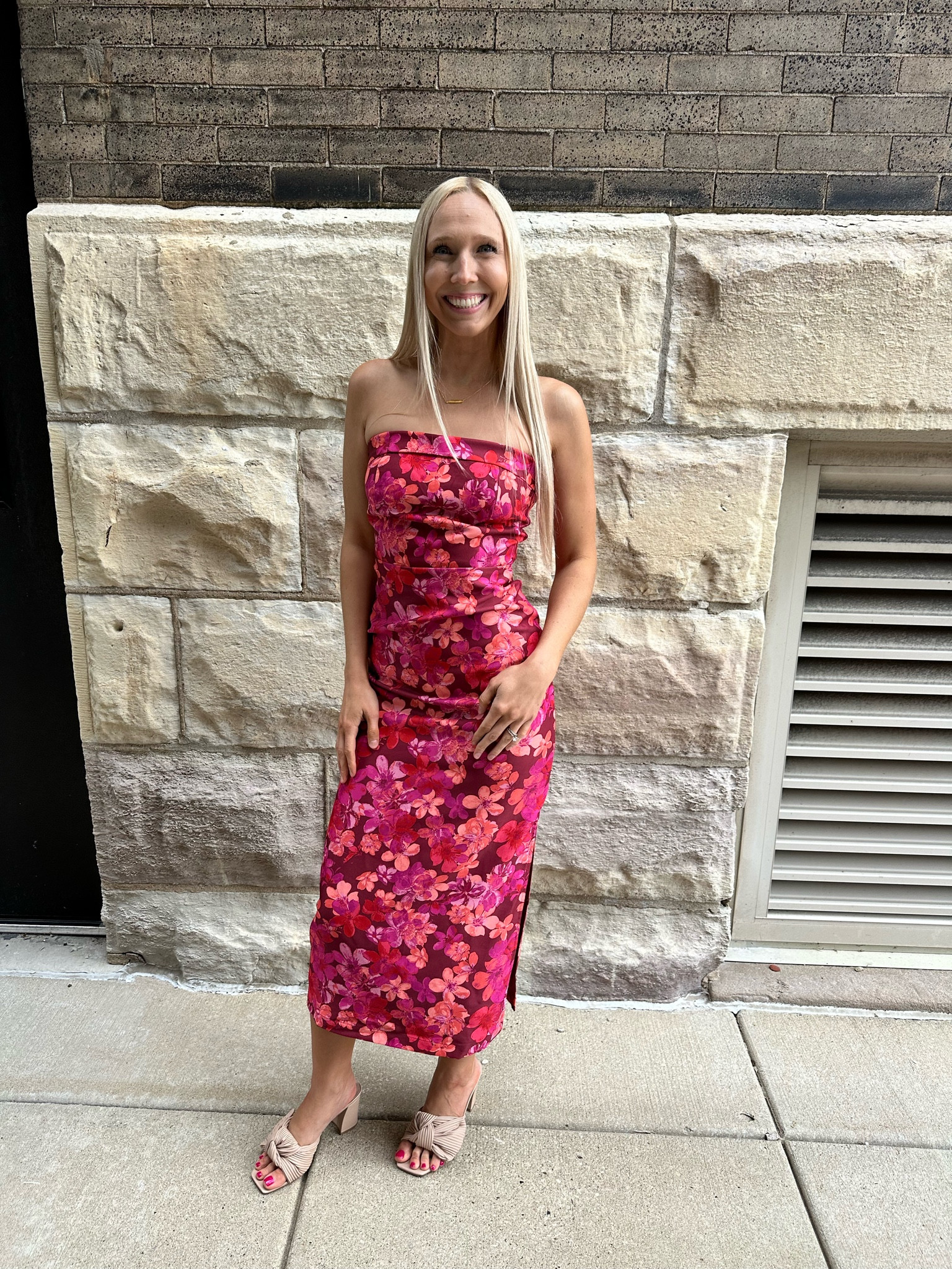 Strapless floral dress I wore to my cousin’s wedding this weekend 💕

Wearing a size XS, fits true to size! I’m wearing my CAKES silicone covers underneath (code CASSIEMAJINSKI gets you 10% off).

Sadly this color is sold out in my dress, but I’m linking the other color options, as well as other similar pink and orange strapless dresses.

Wedding guest dress, wedding guest fall, fall wedding guest outfit, fall outfit, fall wedding guest dress, floral midi dress, VICI dress, VICI sale, cocktail dress, cocktail wedding guest dress

#LTKSeasonal #LTKxVICI #LTKWedding