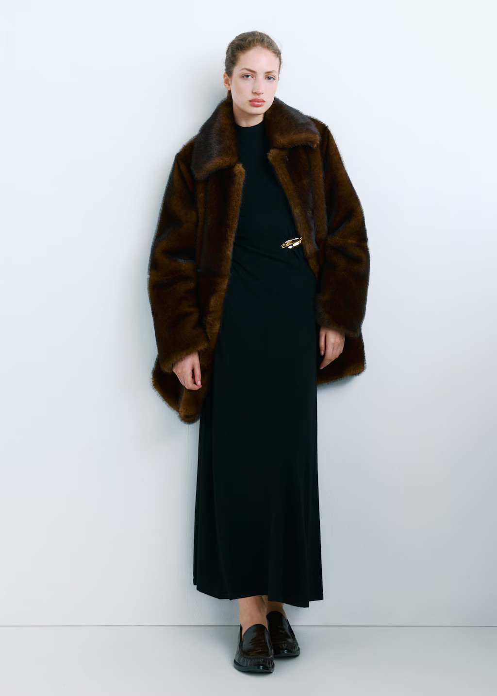 Turtleneck knitted dress with brooch black - Woman - 6 - MANGO | MANGO (UK)