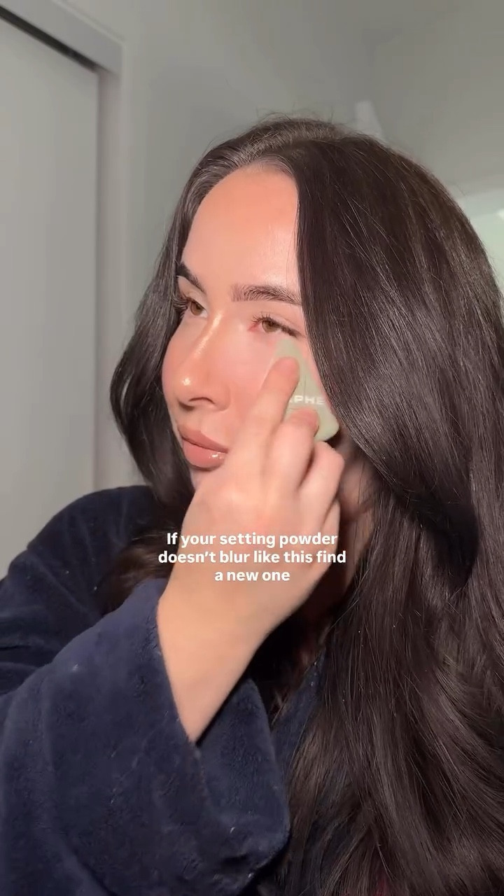 @hudabeauty is the 🐐 of all setting powders 🩷🎀 #makeupartist #makeup #mua LINK in LTK 🔗