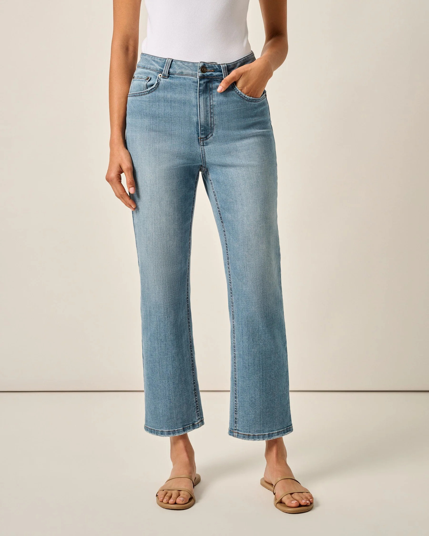 Savanah Light Everyday Wash Jean | johnnie O