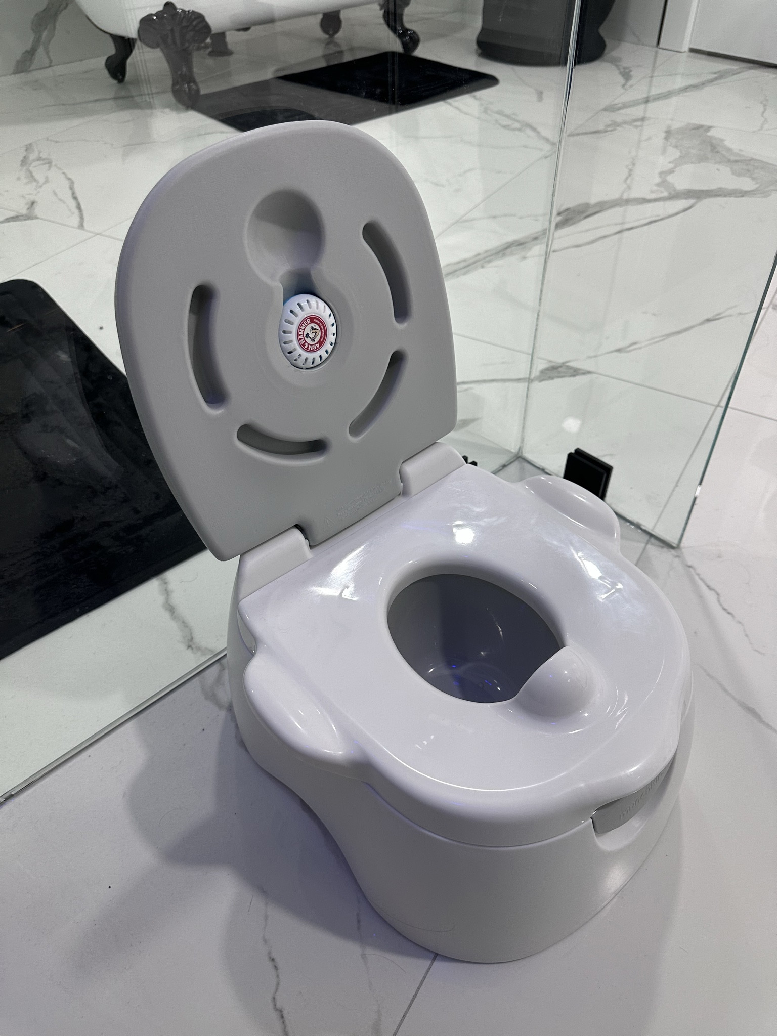 Por fin Dalett dejo el pañal por completo, este toilet cómo le dice ella le encanto y es 3 en 1 lo usa para alcanzar cuando se lava sus manitas también! 🤩 

#LTKbaby #LTKkids #LTKhome